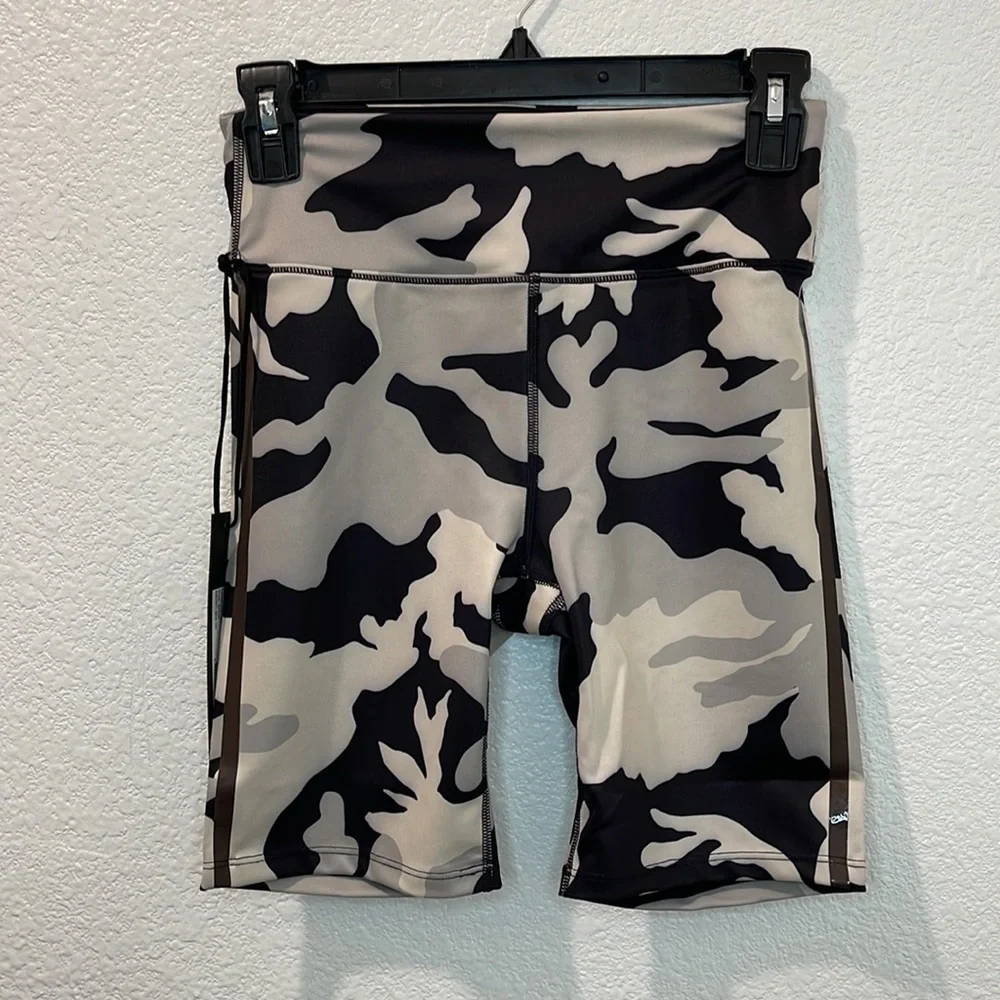 NWT Noli Yoga Cacao Camo Biker Shorts Women’s Size Small